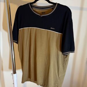DKNY Men's Two-Tone Black and Tan Tee
